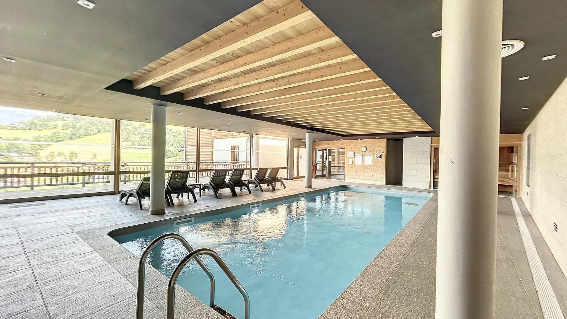 Demi-Chalet De Luxe Avec Piscine Et Vue Mont Blanc - Fr-1-560-71 Combloux 0*,  France